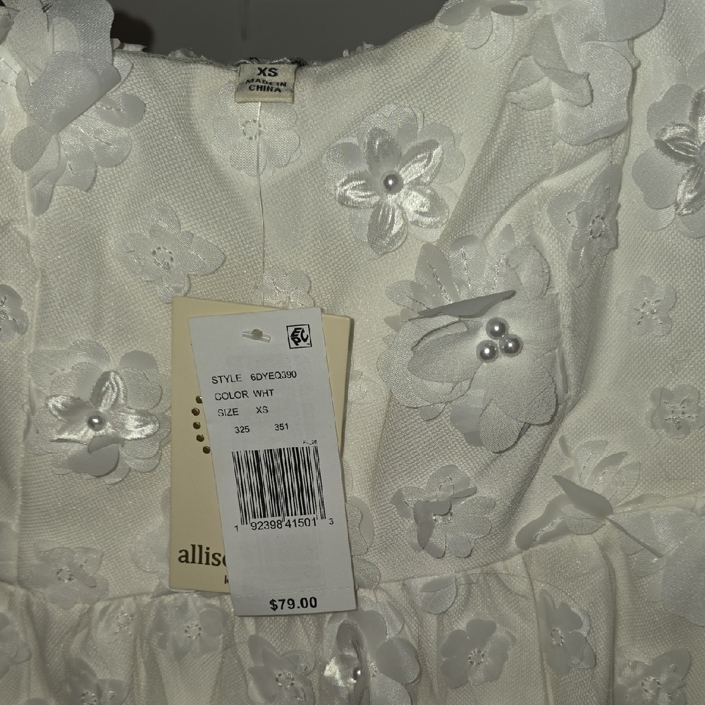 Elegant 3D White Floral With Pearls Mini Dress - Picture 8 of 9